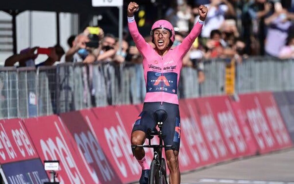 Evoluciona favorablemente Egan Bernal, tras operación de columna vertebral | Video