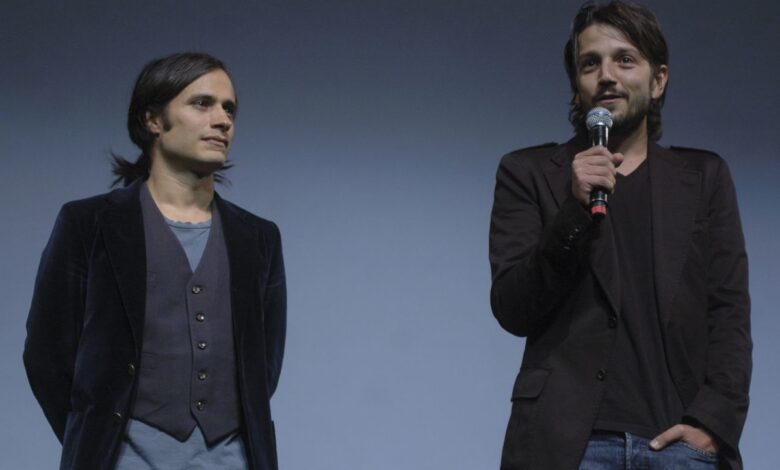 Gael García y Diego Luna le ganan demanda a Johnnie Walker y serán indemnizados
