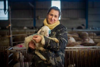 Bárbara Patricia Palmero, una ganadera que tiene 500 ovejas en Prado (Zamora) y a la que le han instalado una macrogranja en el pueblo de al lado.