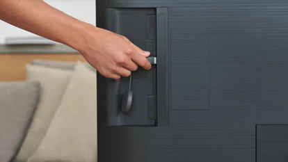 El dispositivo Google Chromecast, una gran alternativa para visualizar contenidos en 'streaming' en nuestro televisor antiguo.