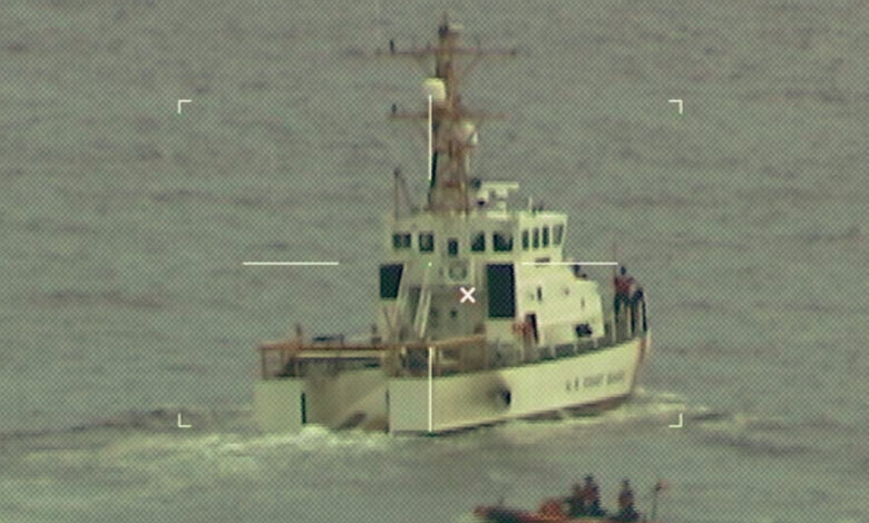 Guardia Costera de EU busca a 39 desaparecidos tras volcadura de embarcación frente a Florida