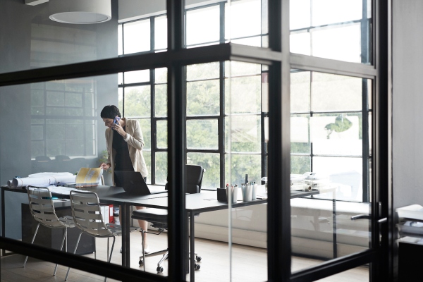 Hay menos directores ejecutivos que se desempeñan en juntas externas.  Eso es bueno (y malo)