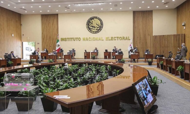 INE entrega a SHCP solicitud de mil 738 mdp para revocación de mandato