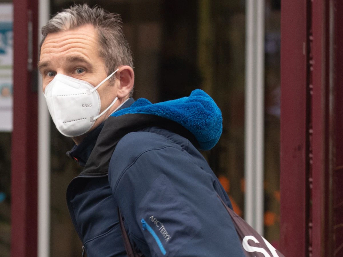 Iñaki Urdangarin fotografiado de la mano con una mujer que no es la infanta Cristina