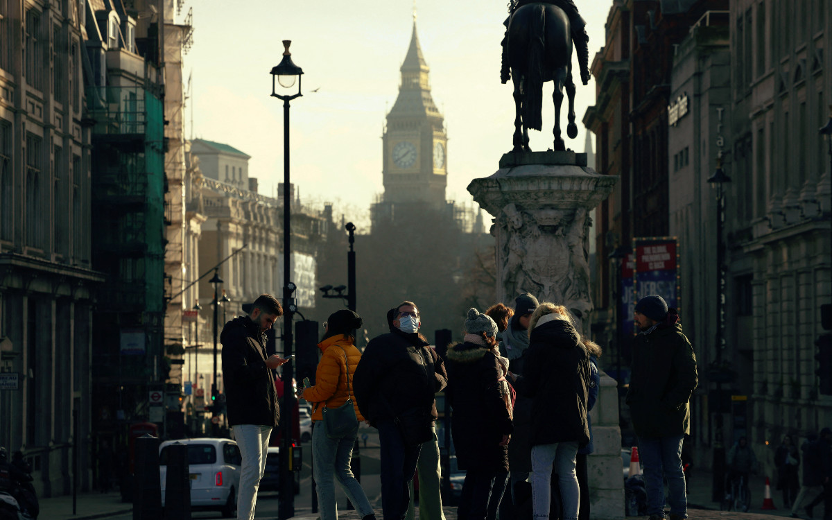 Inglaterra se despide de mascarillas, el trabajo en casa y el certificado Covid