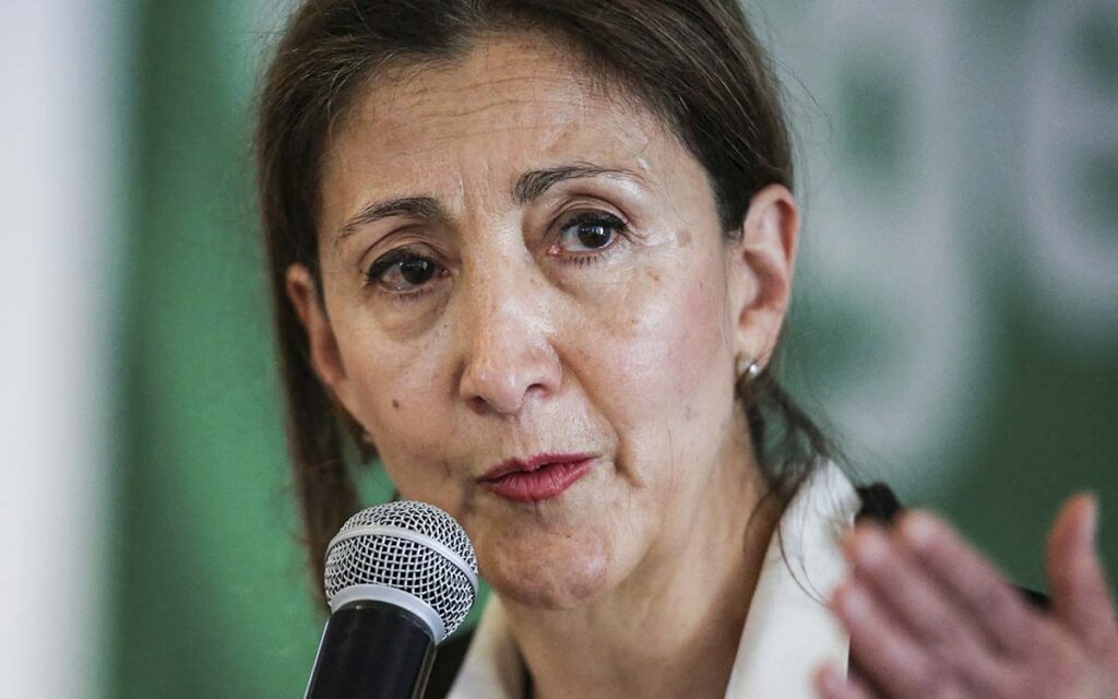 Ingrid Betancourt anuncia que contenderá a la presidencia de Colombia como candidata independiente