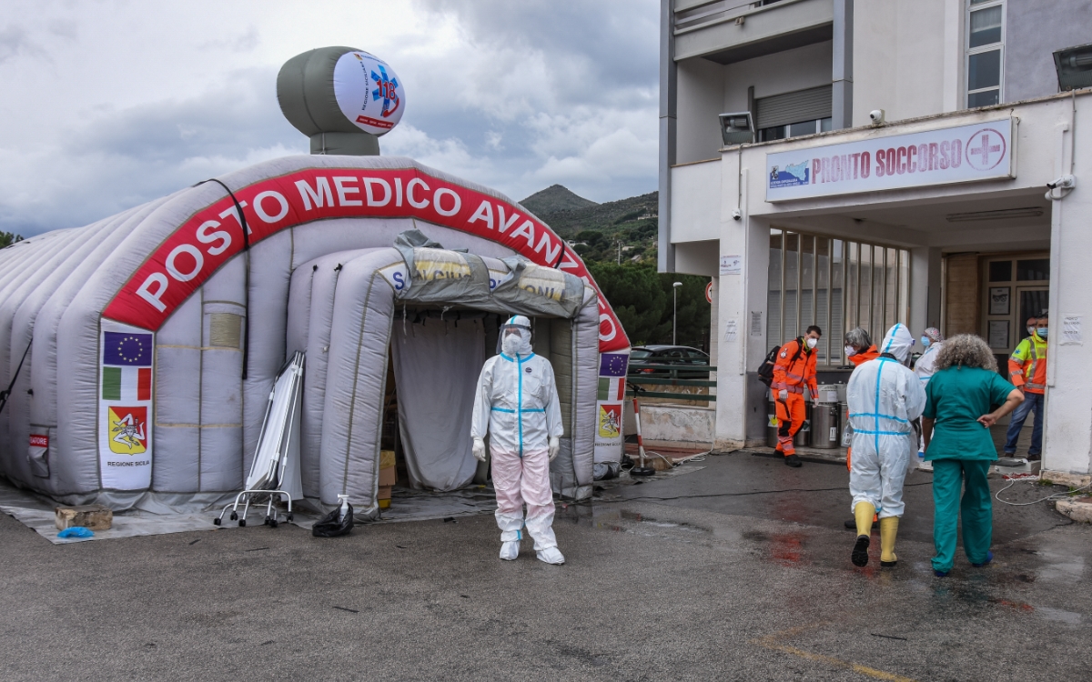 Italia suma casi 200 mil nuevos casos de Covid-19 en un día