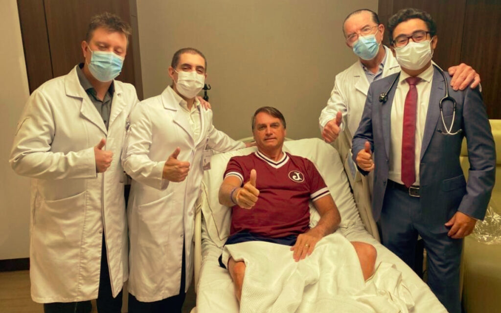 Jair Bolsonaro recibe alta hospitalaria; no requirió cirugía