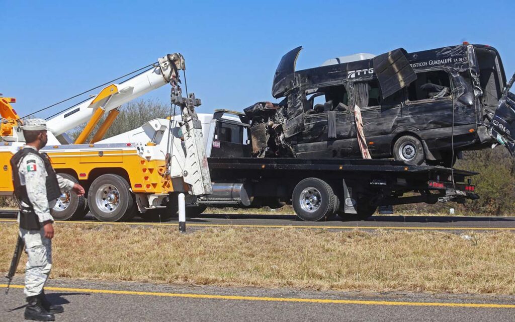 Jalisco: Aumentan a 13 los peregrinos muertos por volcadura de camioneta en Lagos de Moreno