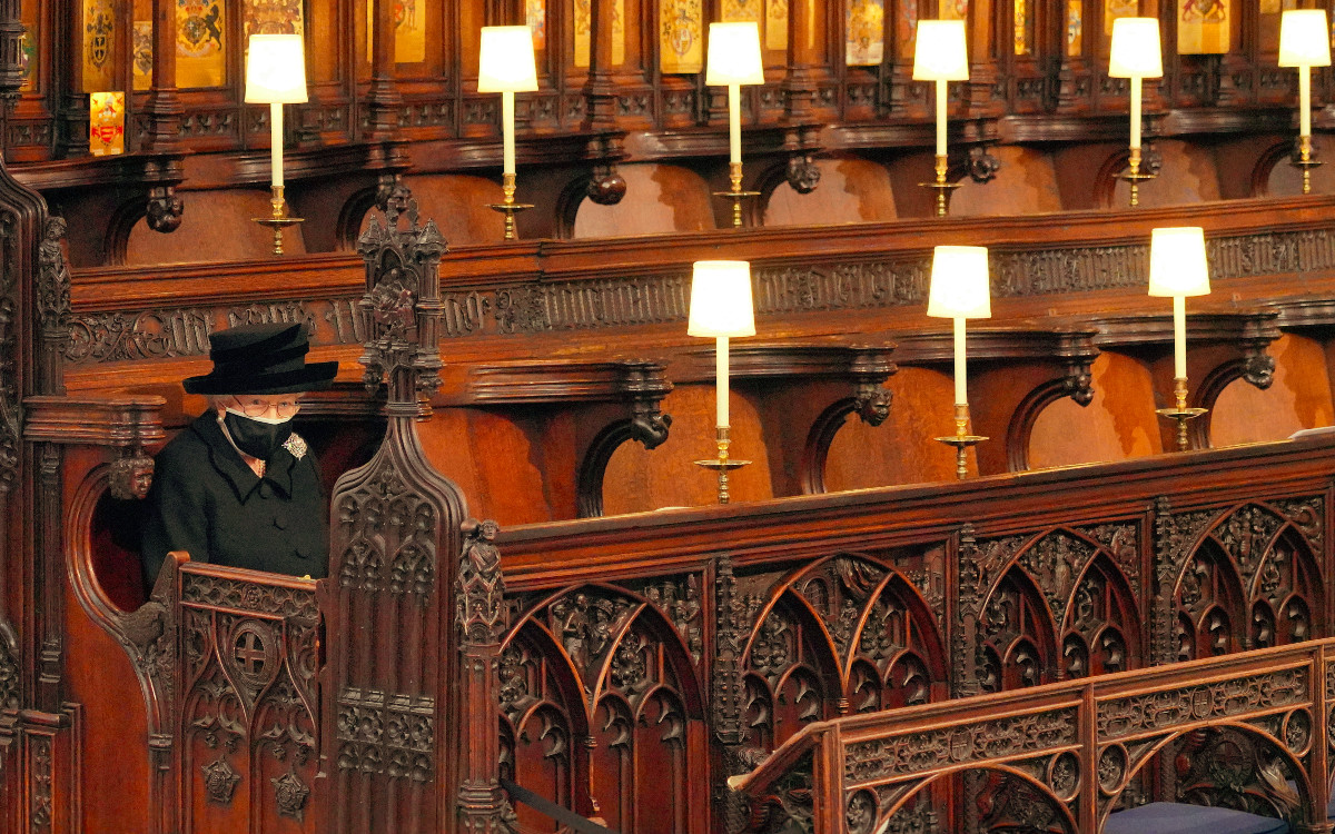 Johnson se disculpa con la reina Isabel II por fiesta en la víspera de funeral del príncipe