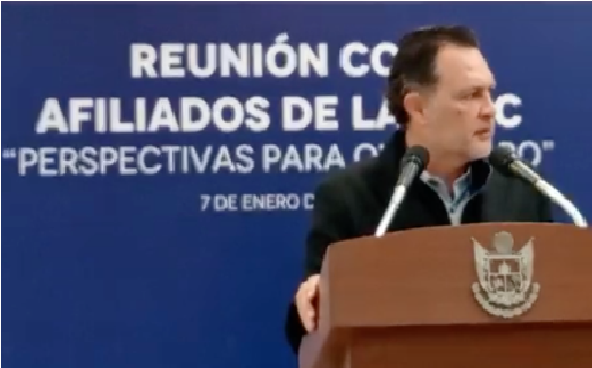 Kuri pide no politizar el reemplacamiento y protestas deben ser pacíficas:”lo más fácil sería hacerme güey”