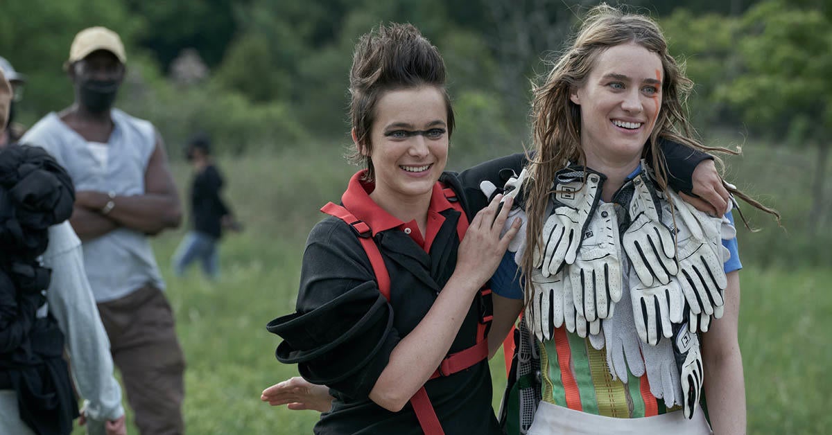 La diseñadora de vestuario de Station Eleven, Helen Huang, habla sobre la creación de los trajes de la Sinfónica itinerante