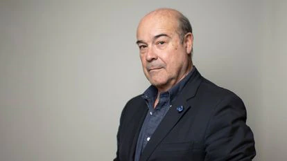 El actor Antonio Resines posa en su casa.

