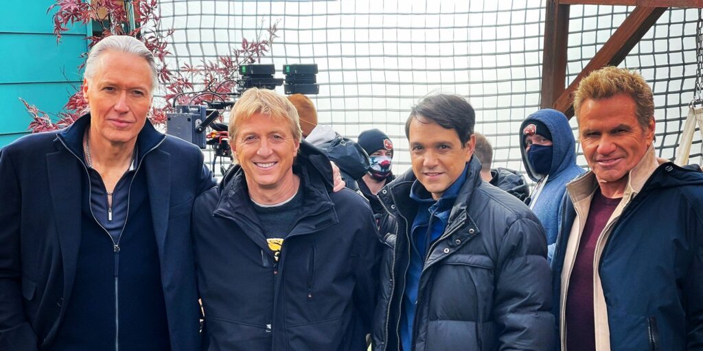 La foto de BTS de la temporada 4 de Cobra Kai muestra a Senseis en guerra como amigos de la vida real