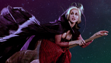 La foto del set de Hocus Pocus 2 muestra a SJP en el número musical de la filmación de vestuario