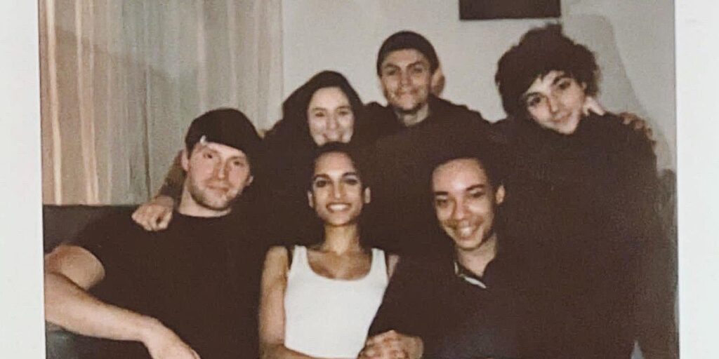 Las fotos de BTS de la temporada 2 de Shadow & Bone revelan a los 6 cuervos juntos por primera vez