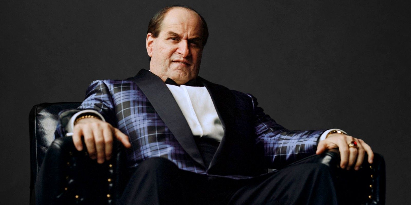 Las imágenes de Batman muestran al pingüino de Colin Farrell con un traje de precisión cómica