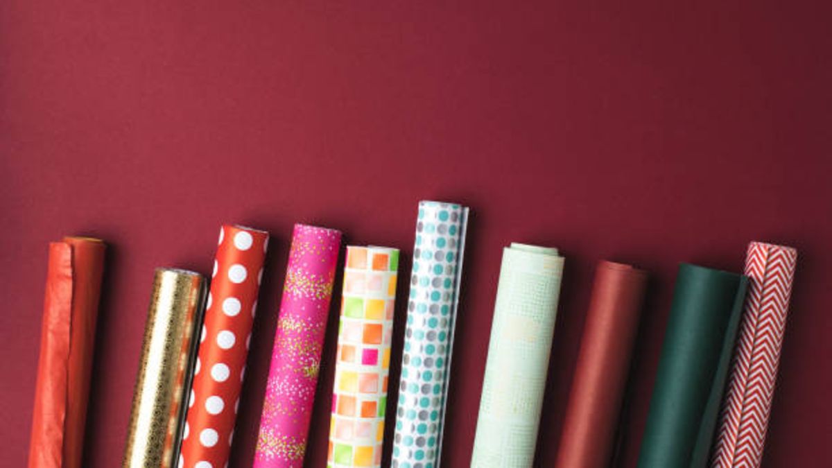 Las mejores ideas para reutilizar el papel de regalo acumulado en Navidad
