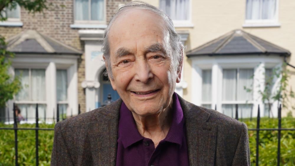 Leonard Fenton, actor de EastEnders y Doctor Who, muere a los 95 años