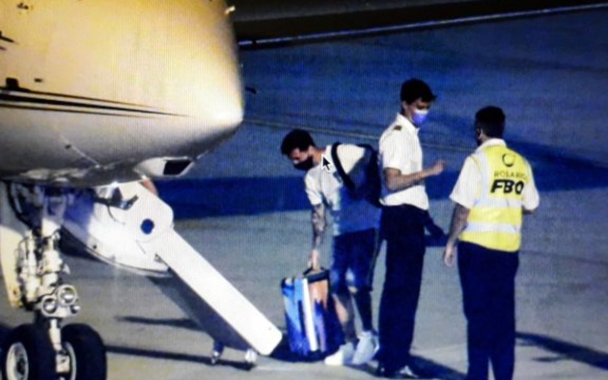 Lionel Messi supera el Covid-19, vuelve a París para reportar con PSG | Video