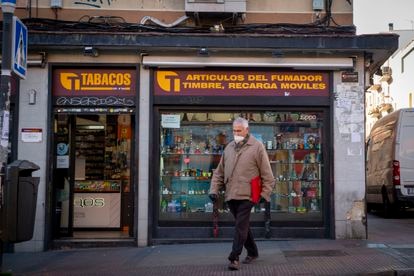 Estanco al que consiguió llegar una de las menores para pedir ayuda.