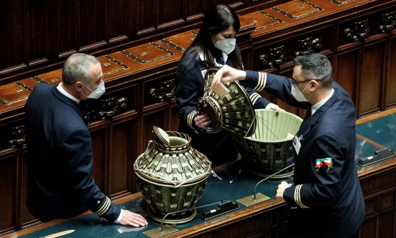 Los partidos italianos se debaten entre Draghi y Mattarella para ocupar la presidencia de la República