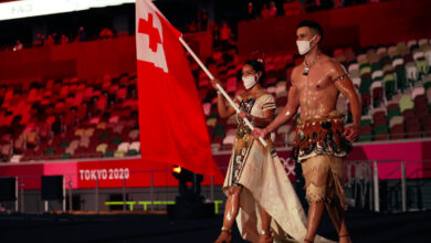 Mientras buscaba a su padre, atleta olímpico de Tonga recauda fondos para su país tras tsunami