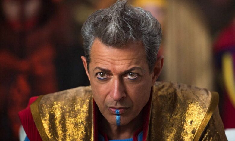 Mira a Jeff Goldblum pavonearse por la pasarela en el desfile de modas de Prada