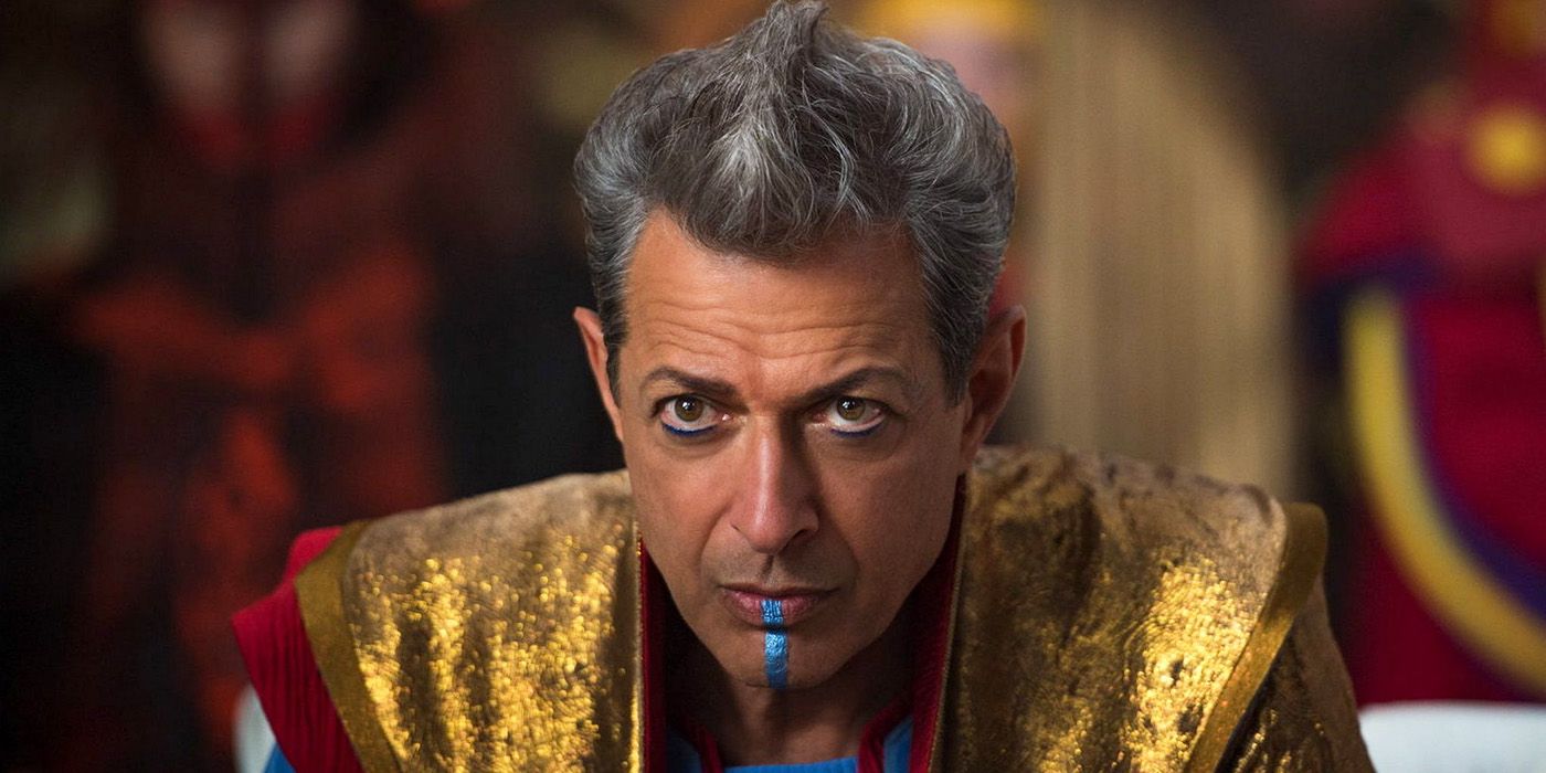 Mira a Jeff Goldblum pavonearse por la pasarela en el desfile de modas de Prada