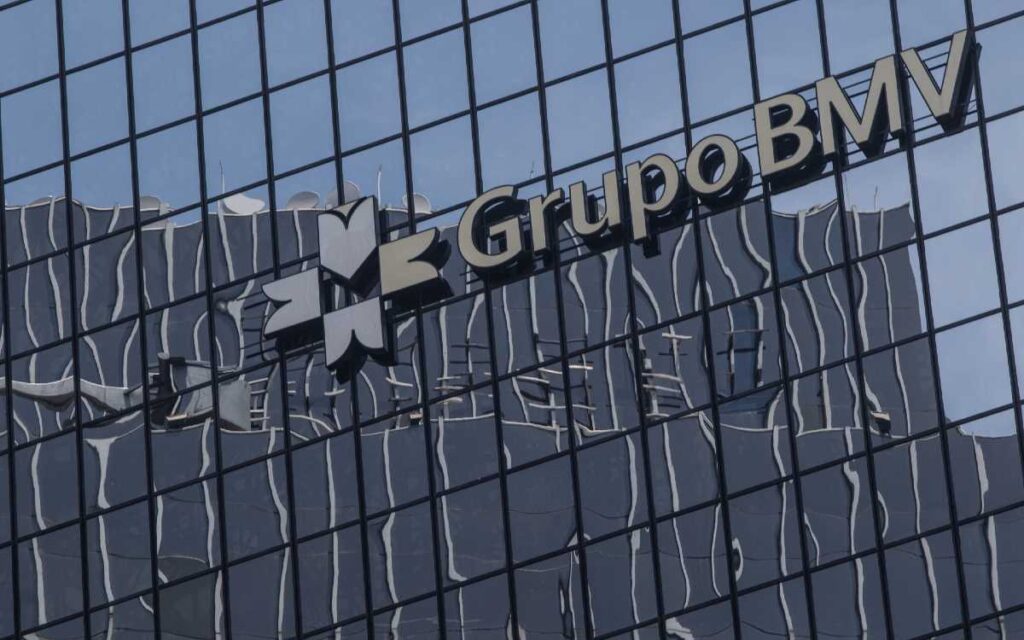 Monedas y bolsas caen por aversión al riesgo ante conflicto Rusia-Ucrania