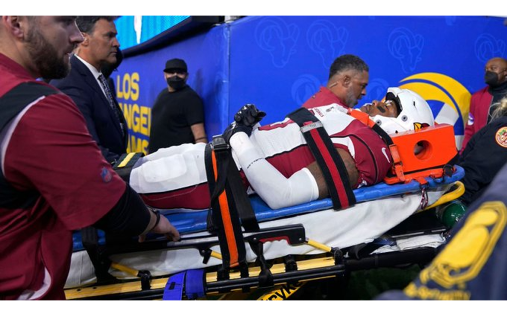 NFL: Así fue el duro tope de carnero a Budda Baker en el SoFi Stadium | Video