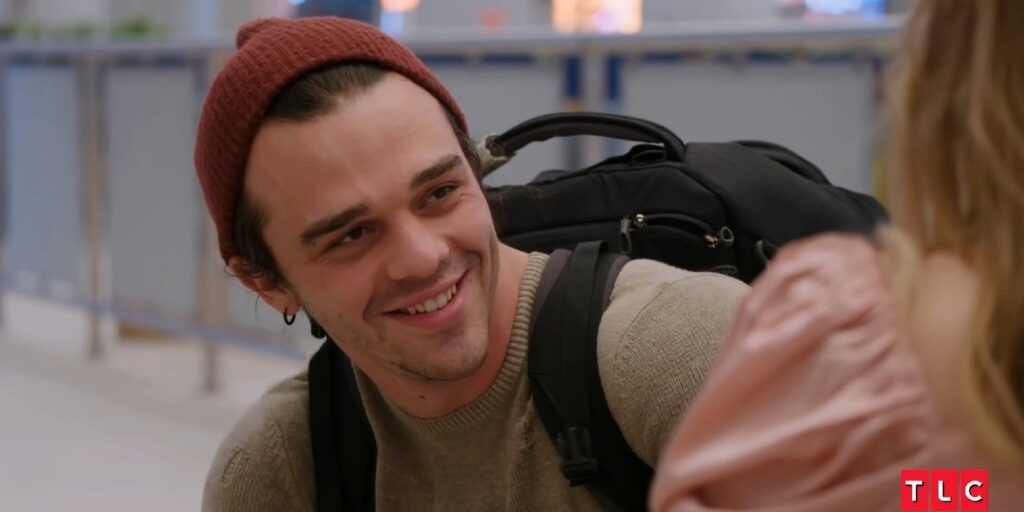 Novio de 90 días: Alina se sorprende con su reacción a la 'mochila personal' de Caleb