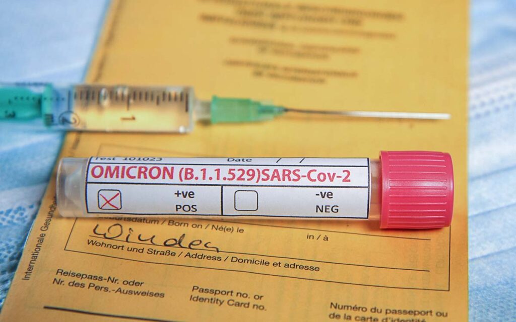 OMS cree que ómicron no será la última variante: 'Cuanto más circule el virus, más riesgo de una nueva más mortal'