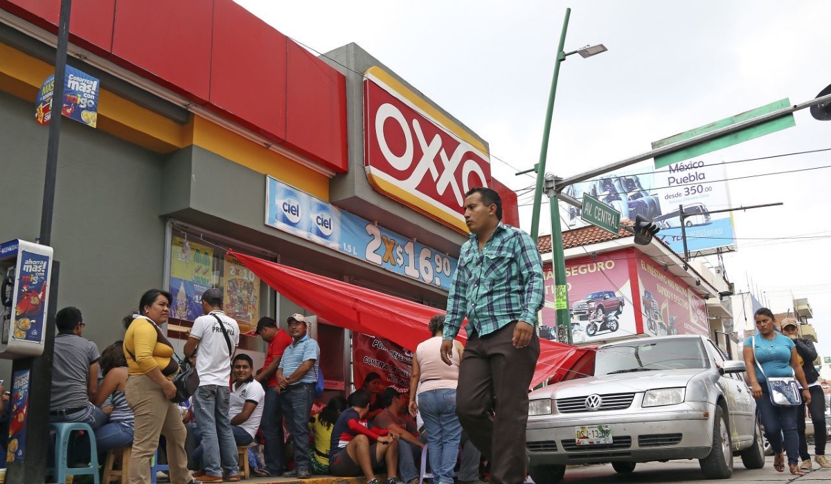 OXXO le responde a AMLO cuánto paga de luz y despeja duda sobre por qué cierra la segunda caja