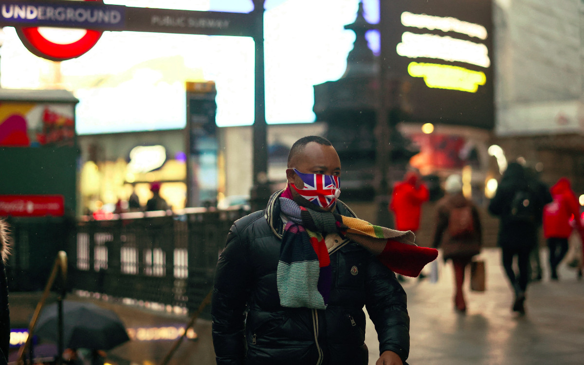 Oleada ómicron golpea a Reino Unido; ya son 150 mil muertos por Covid