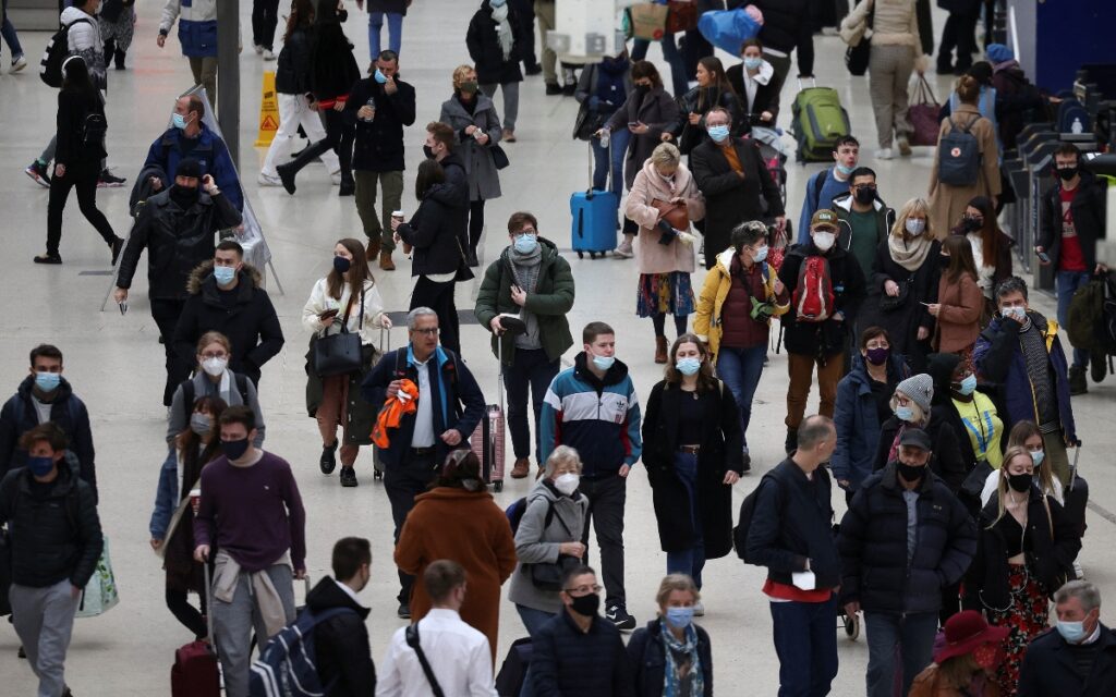 Ómicron evade la inmunidad mejor que delta: estudio