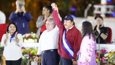Ortega pide “borrón y cuenta nueva” en una investidura que refleja su aislamiento