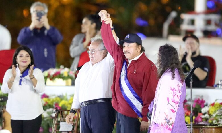 Ortega pide “borrón y cuenta nueva” en una investidura que refleja su aislamiento