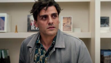 Oscar Isaac reacciona al tráiler de Moon Knight con amigos en una nueva imagen