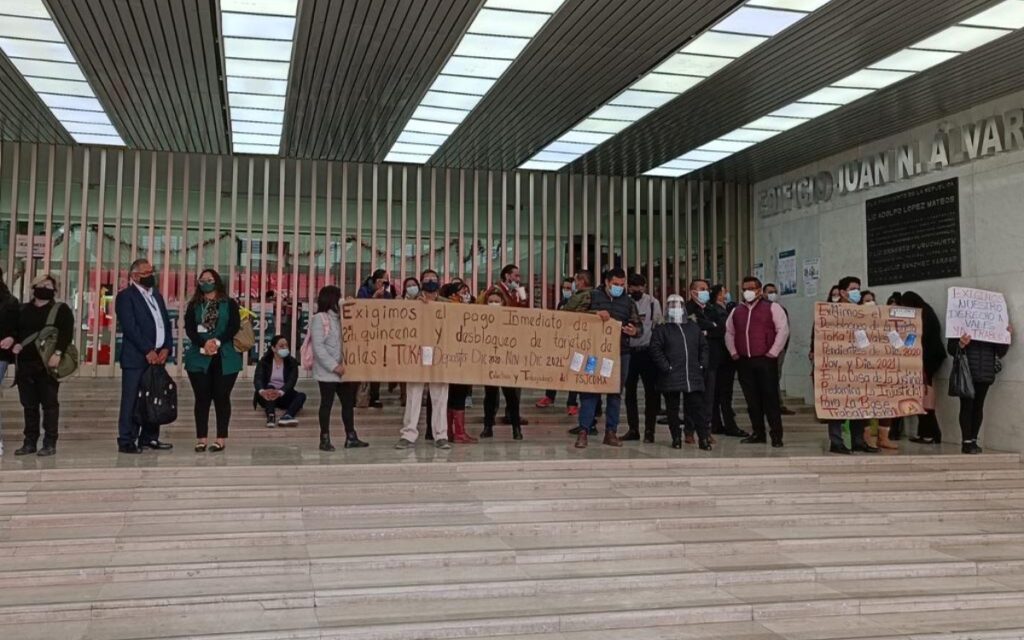 Paran en TSJCM para exigir pago de sus vales y quincenas atrasadas