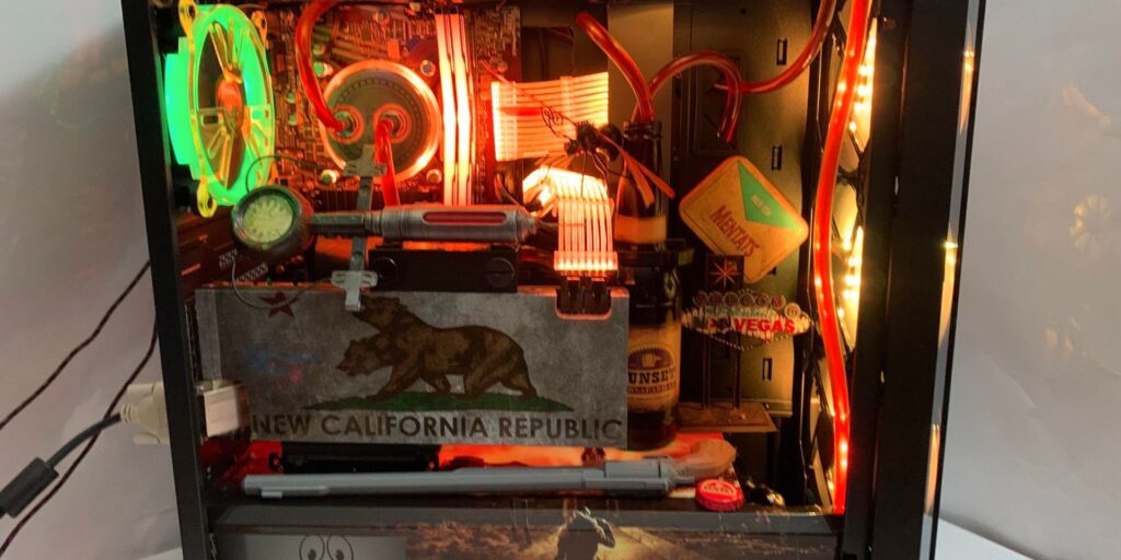 Parece que la PC con temática de Fallout New Vegas proviene de Wasteland