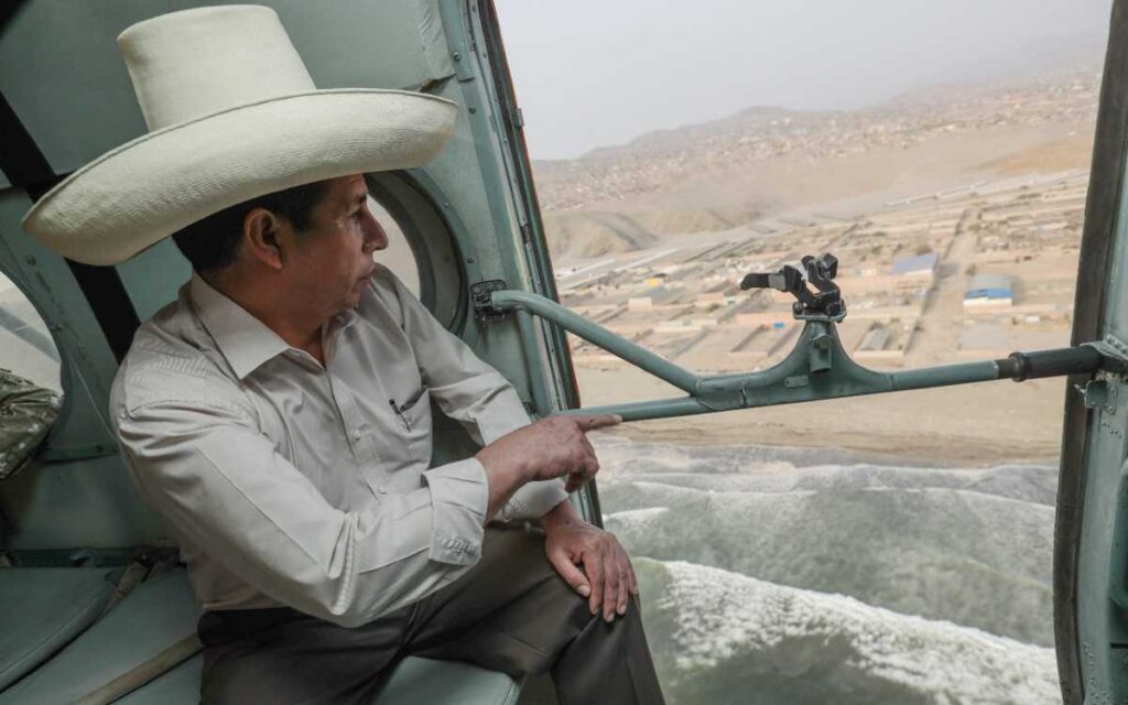 Pedro Castillo despide a su gabinete; va por su tercer equipo en seis meses