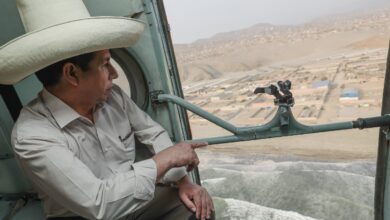 Pedro Castillo sobrevuela playas afectadas por derrame de petróleo | Video