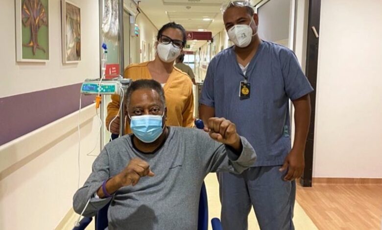 Pelé vuelve al hospital para recibir más quimioterapia