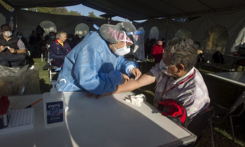 Pruebas sanguíneas no sirven para detectar virus activo de Covid-19, alerta sector Salud