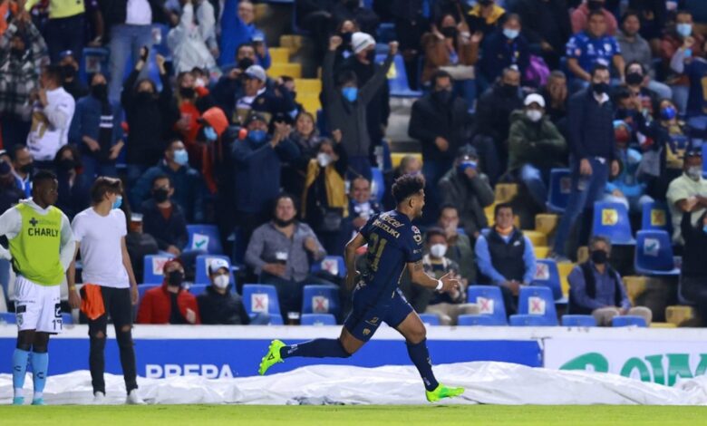Pumas golea a Querétaro y es líder