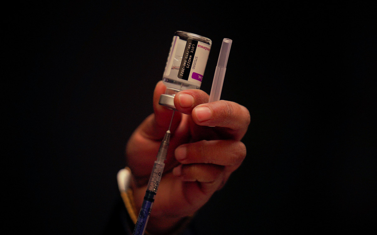 Rara afección a columna vertebral, efecto secundario de vacuna Covid de AstraZeneca: EMA