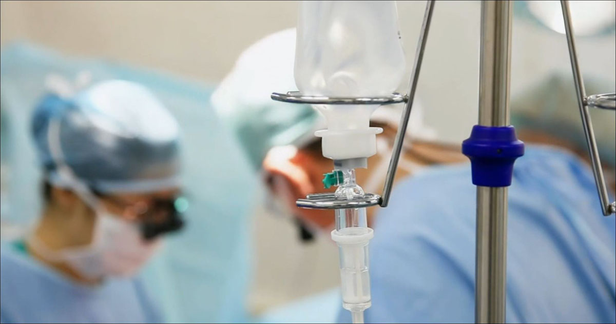 Realizan primer trasplante de corazón de cerdo en humano