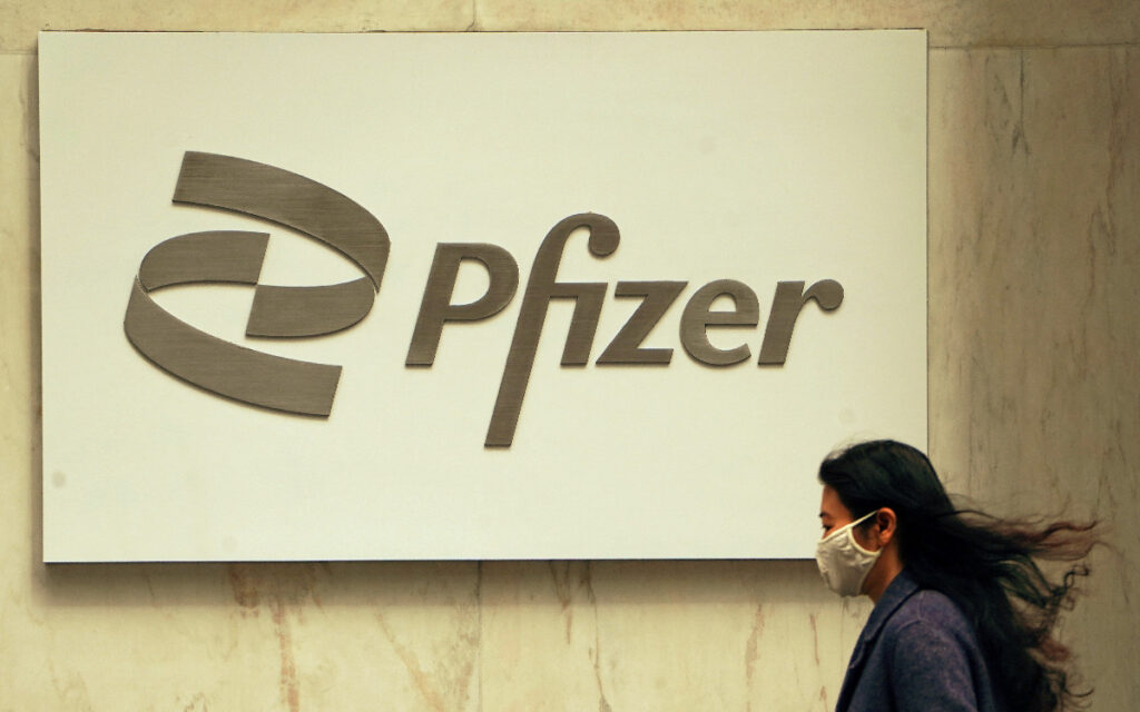 Regulador de la UE da luz verde a Paxlovid, la píldora de Pfizer contra el Covid-19