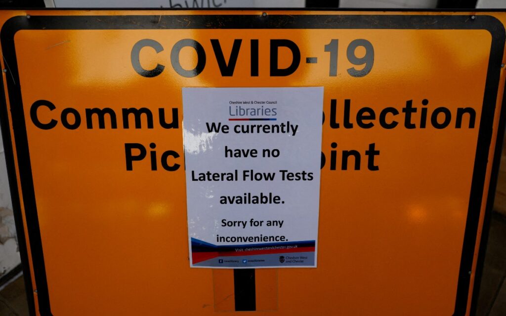 Reino Unido analiza comenzar a cobrar las pruebas de Covid-19 a sus ciudadanos